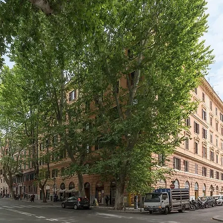 Colosseo Cozy Apartment *